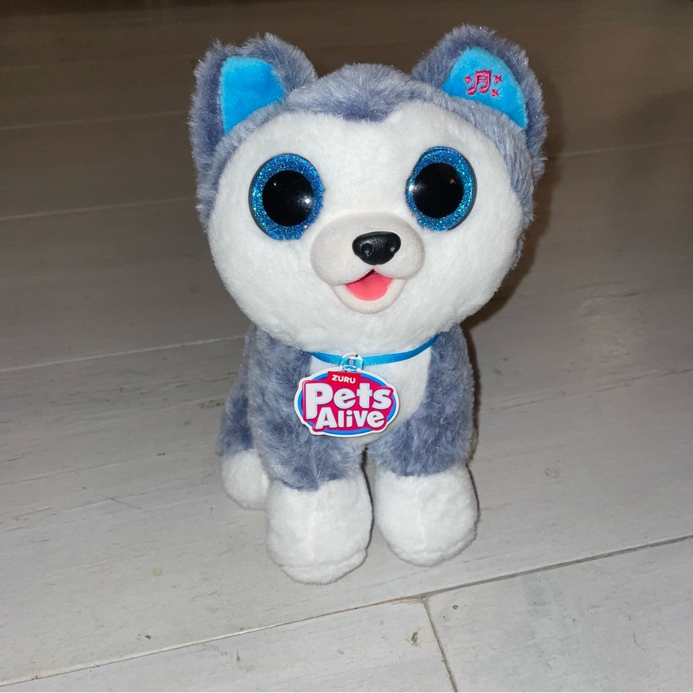 Zuru Pets Alive Blue and White Stuffed Husky Animated Barks Pants Howls